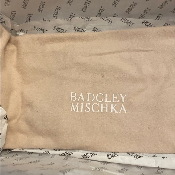 Badgley Mischka Silver Carrie Embellished Kitten Heels Size 7 - Picture 11 of 12